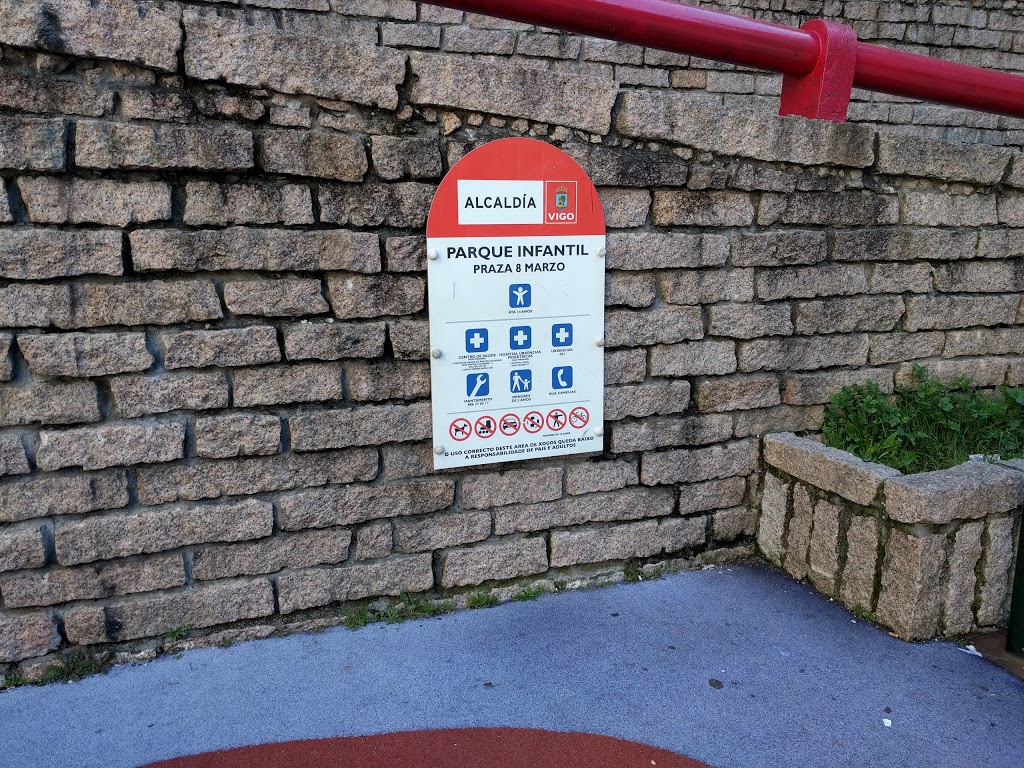 Parque infantil da Praza 8 de marzo - Foto 1