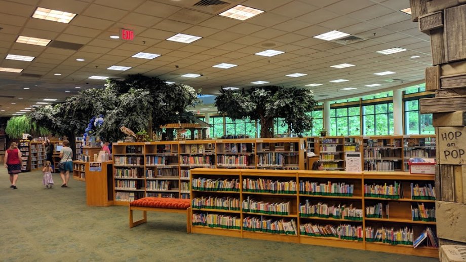 The John P. Holt Brentwood Library - Foto 2