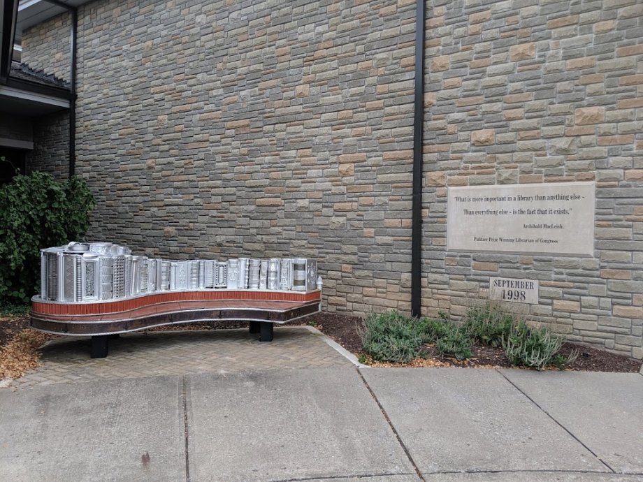 The John P. Holt Brentwood Library - Foto 9