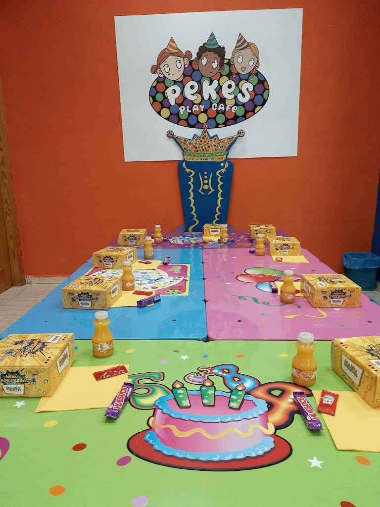 Pekes Play Café Parque de Bolas 5