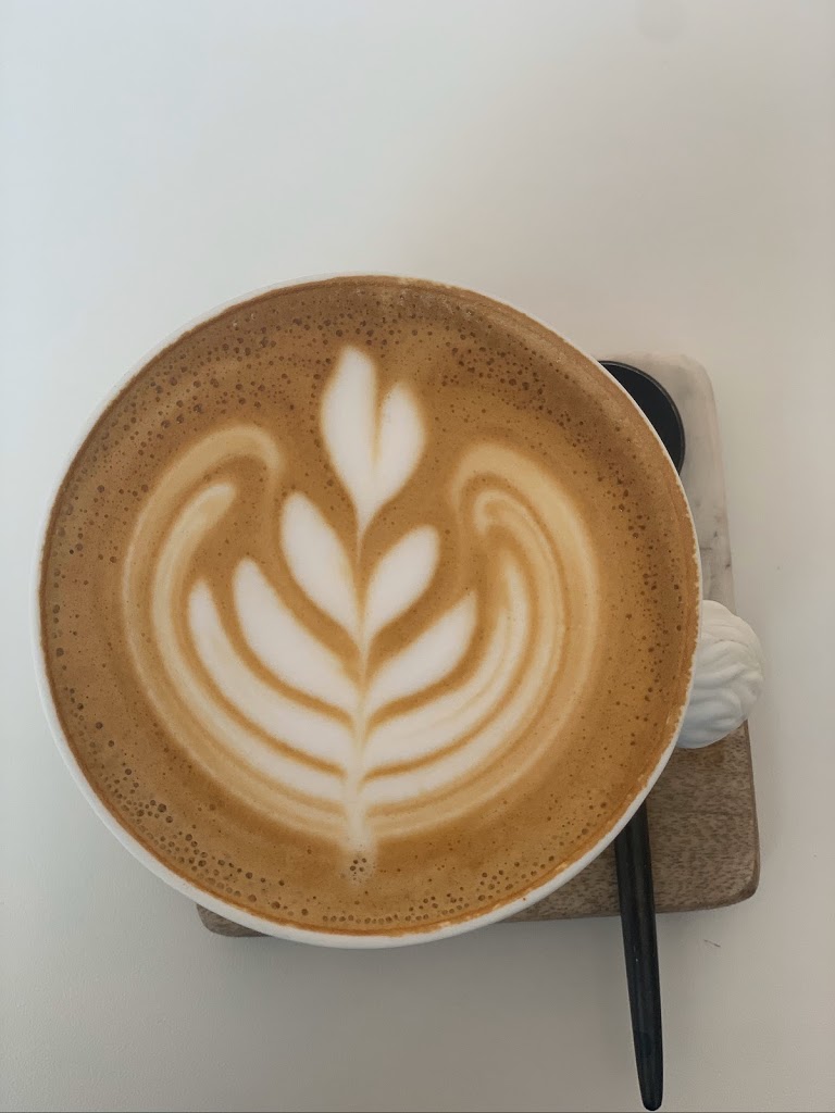 White and the Bear - Foto 3