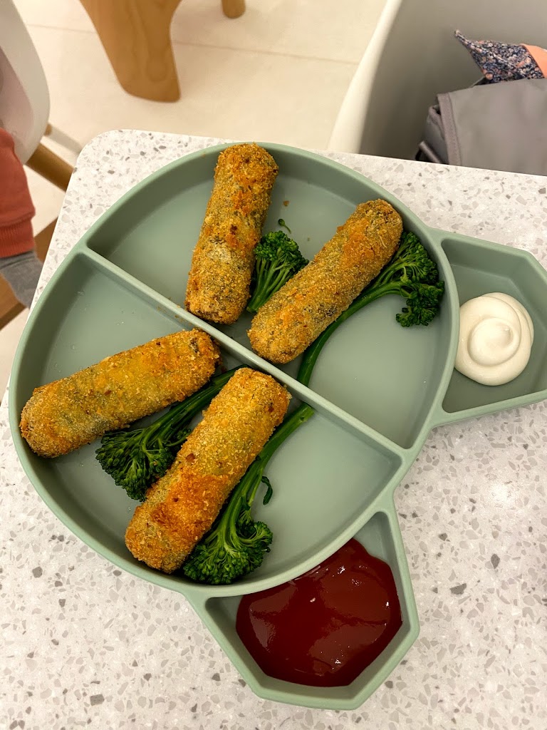 White and the Bear - Foto 1