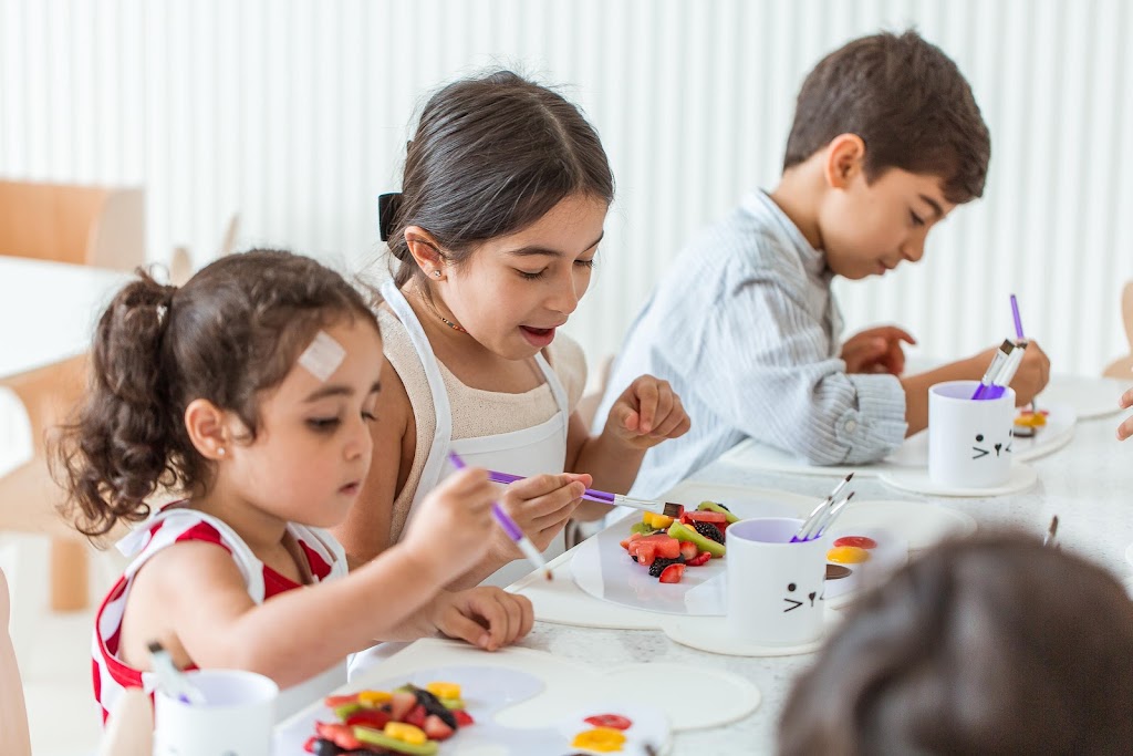 White and the Bear - Foto 1