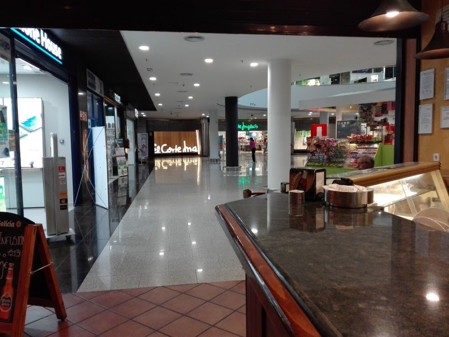 Centro Comercial Ferial Plaza - Foto 4