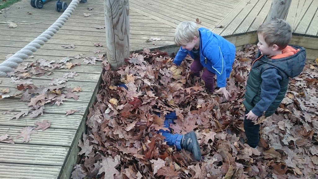 Woking Park Playground - Foto 1