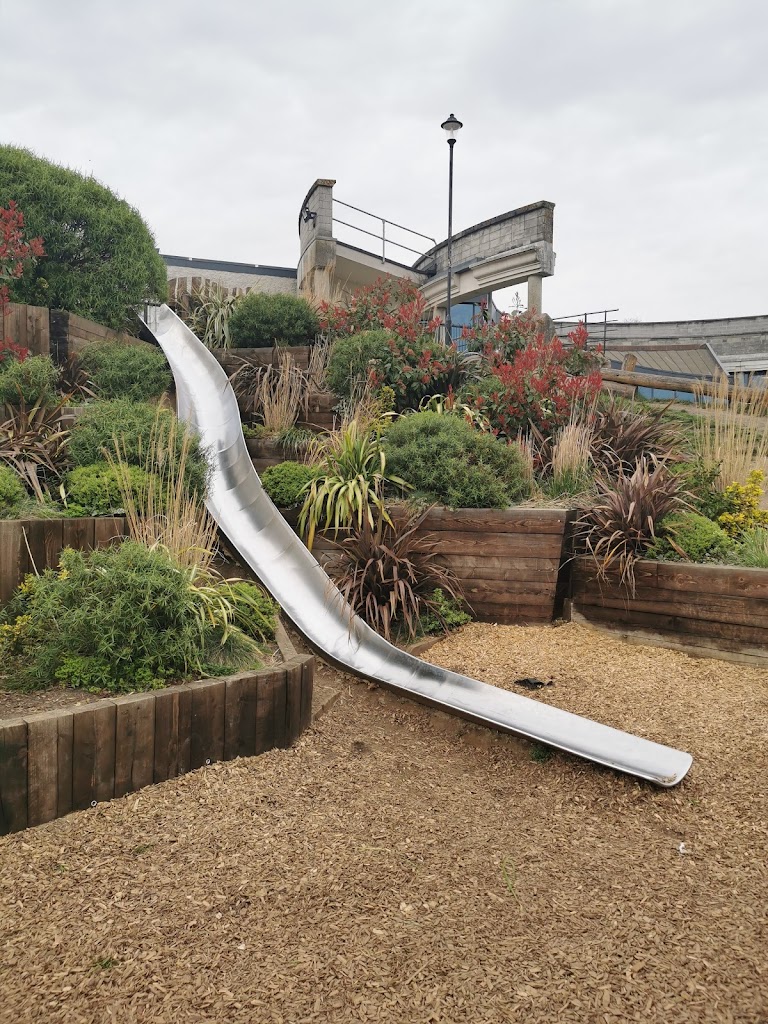 Woking Park Playground - Foto 11