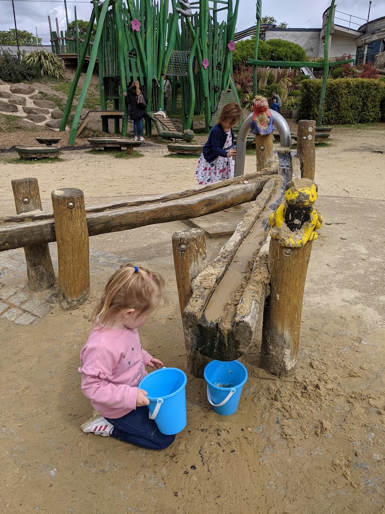 Woking Park Playground - Foto 1