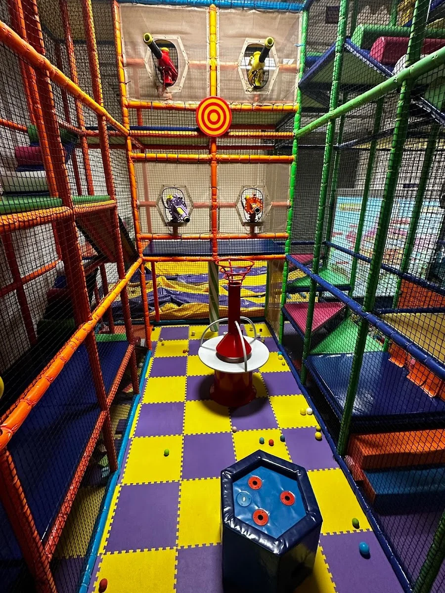 Chipmunks Playland and Café Lyall Bay - Foto 2