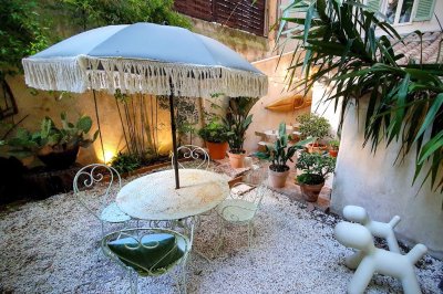 Maison Acacia - Curiosity & town house