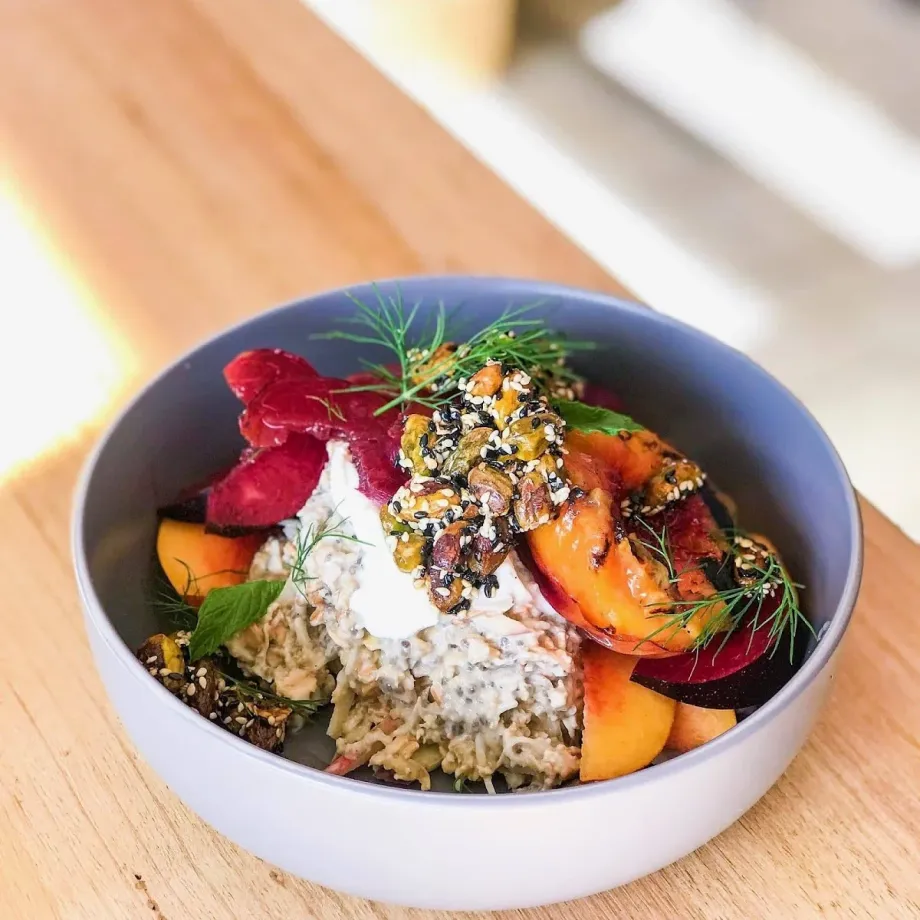 Two Boys One Beagle and A Coffee Shop - Foto 2