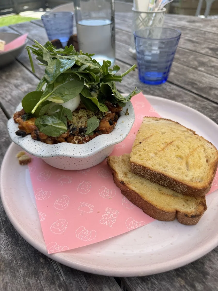 Two Boys One Beagle and A Coffee Shop - Foto 6