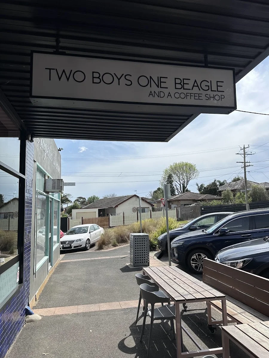 Two Boys One Beagle and A Coffee Shop - Foto 7