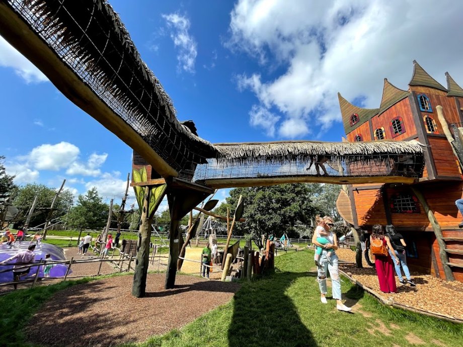 Hobbledown Adventure Farm Park and Zoo - Foto 13