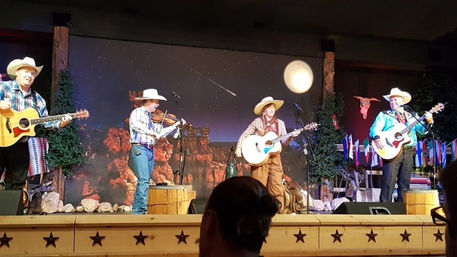 Ebenezer's Barn and Grill - Foto 6