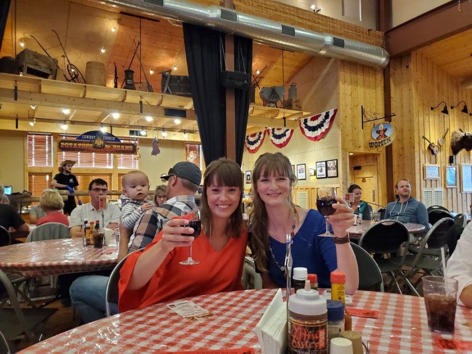 Ebenezer's Barn and Grill - Foto 10