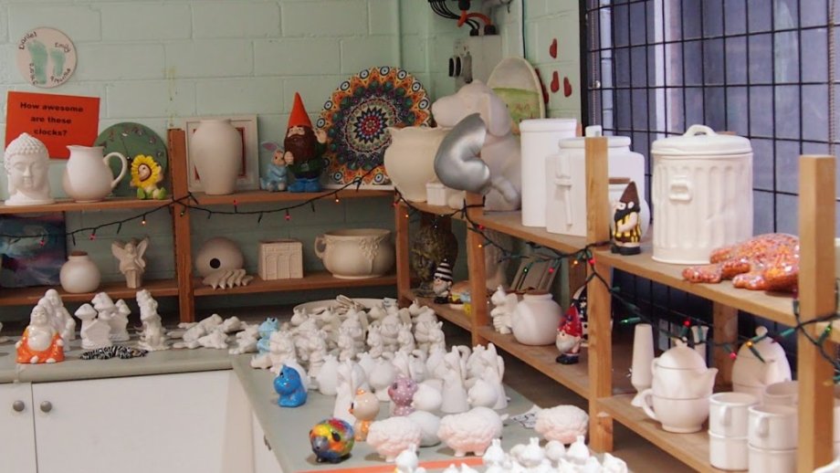 Paint A Pot - Kid's Playcentre & Cafe - Foto 4