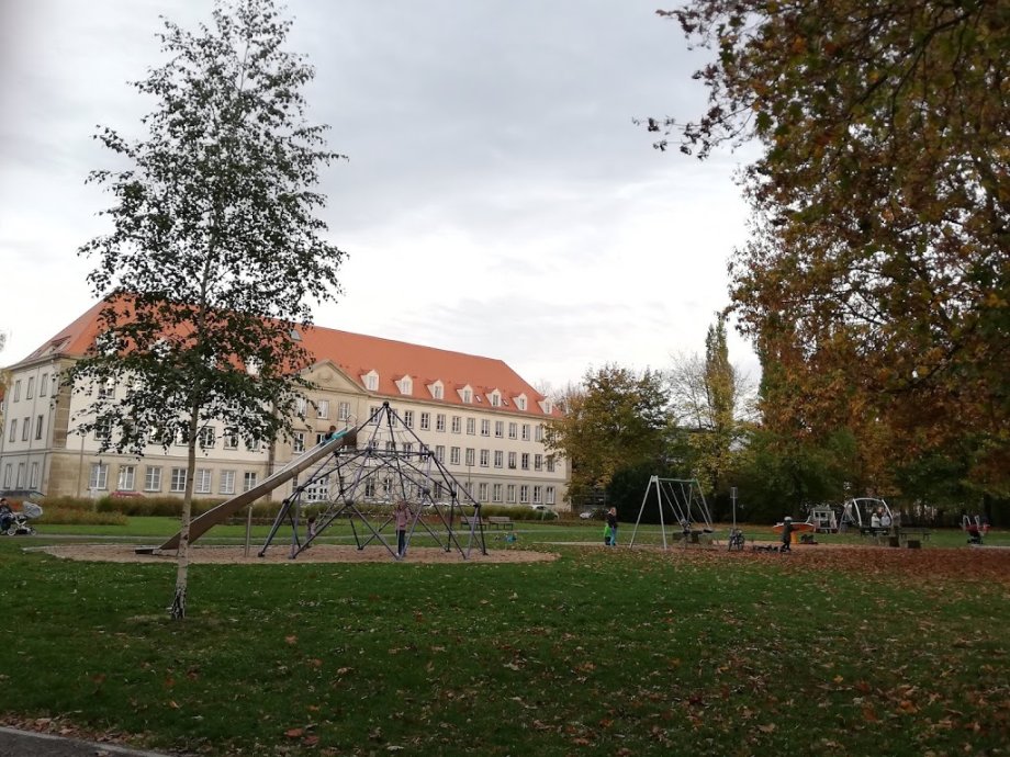 Ernst-Thälmann-Platz - Foto 3