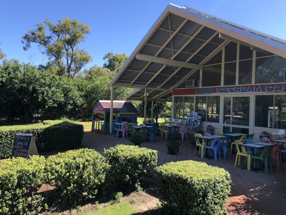Oggies Ice Cream Cafe - Foto 3