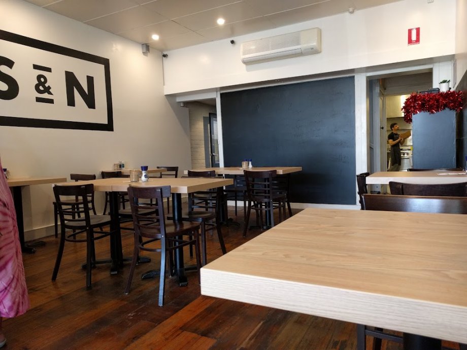 Straight And Narrow Cafe - Foto 12