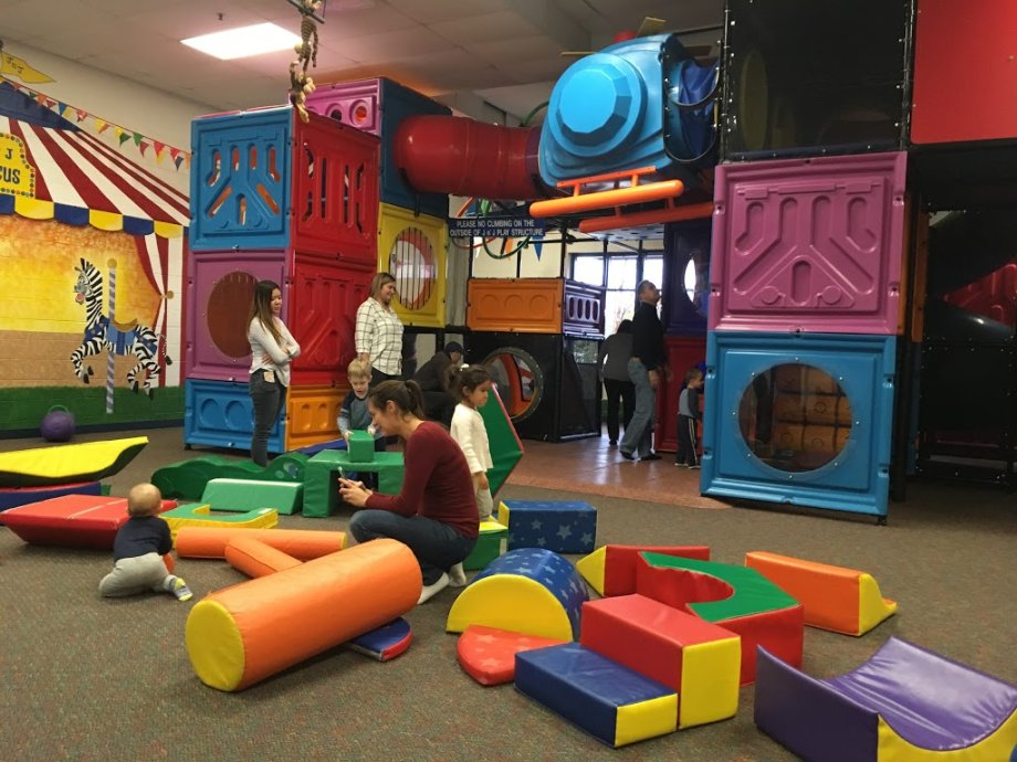 Jumps n Jiggles Indoor Playground & Carousel - Foto 2