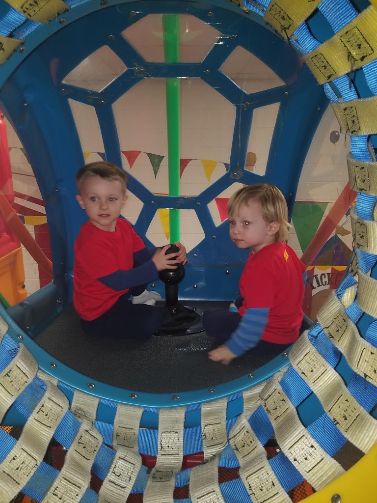 Jumps n Jiggles Indoor Playground & Carousel - Foto 7