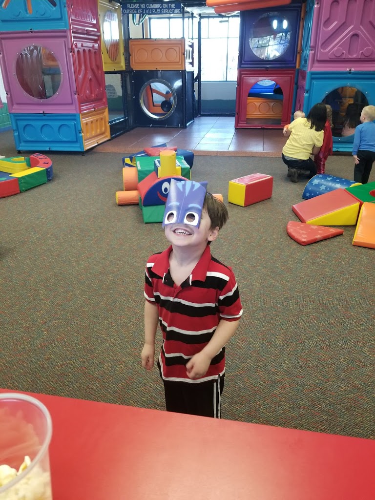 Jumps n Jiggles Indoor Playground & Carousel - Foto 9