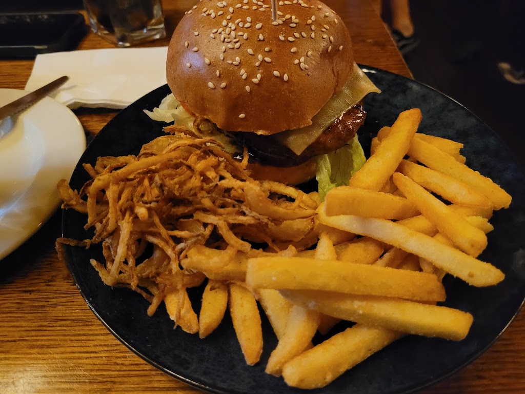 Eagle Falls Spur Steak and Grill - Foto 1