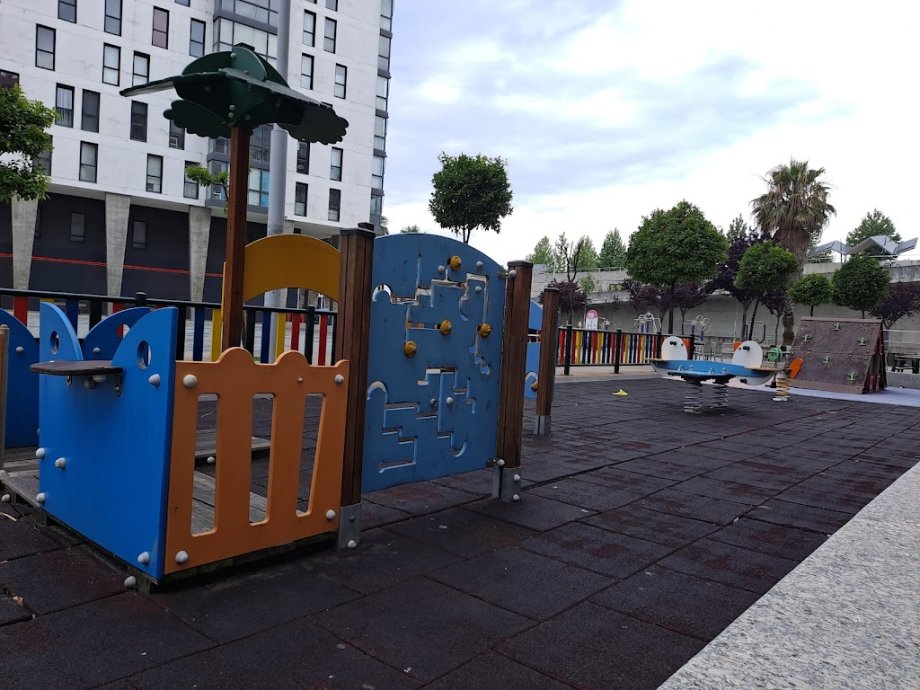Parque infantil enfrente Froiz Navia - Foto 2