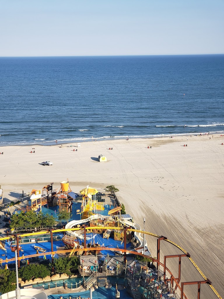 Morey's Piers & Beachfront Water Parks - Foto 1