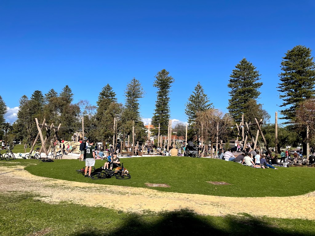 Lake Monger SW Adventure Playground - Foto 1