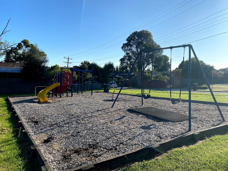 Adam Avenue Reserve Playground - Foto 5