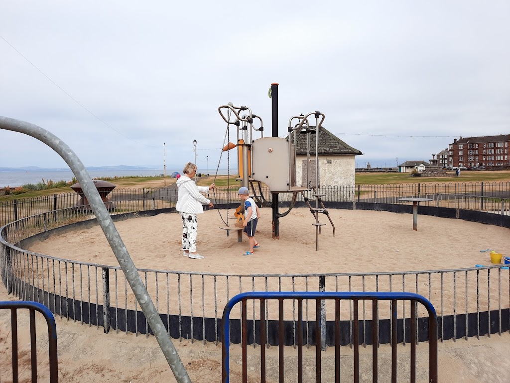 Makerston Outdoor Childrens Park - Foto 1