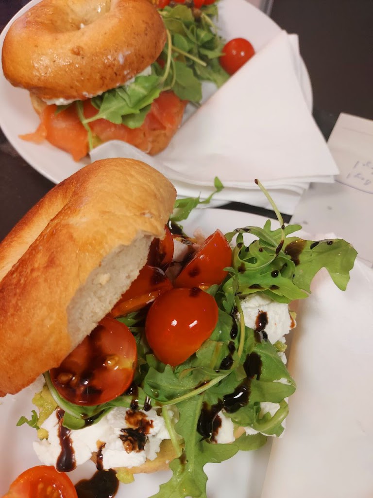 Laughing Llama Coffee & Bistro - Foto 1