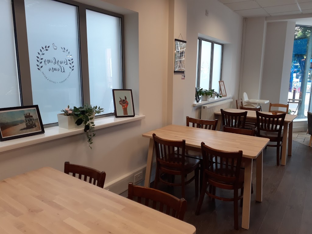 Laughing Llama Coffee & Bistro - Foto 1