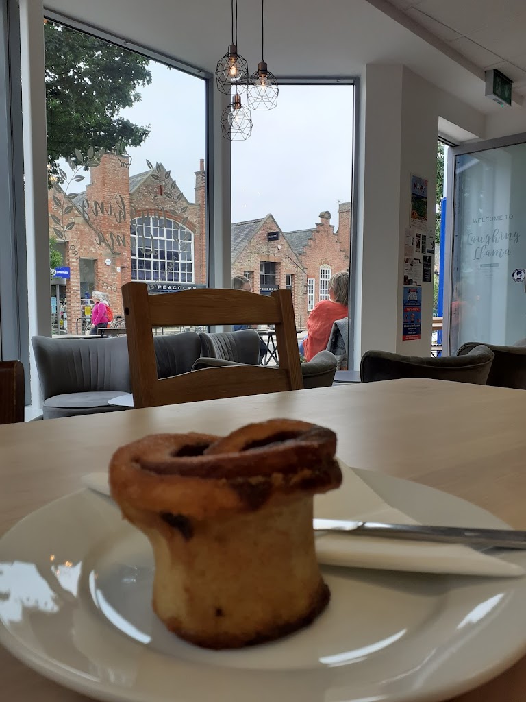 Laughing Llama Coffee & Bistro - Foto 11