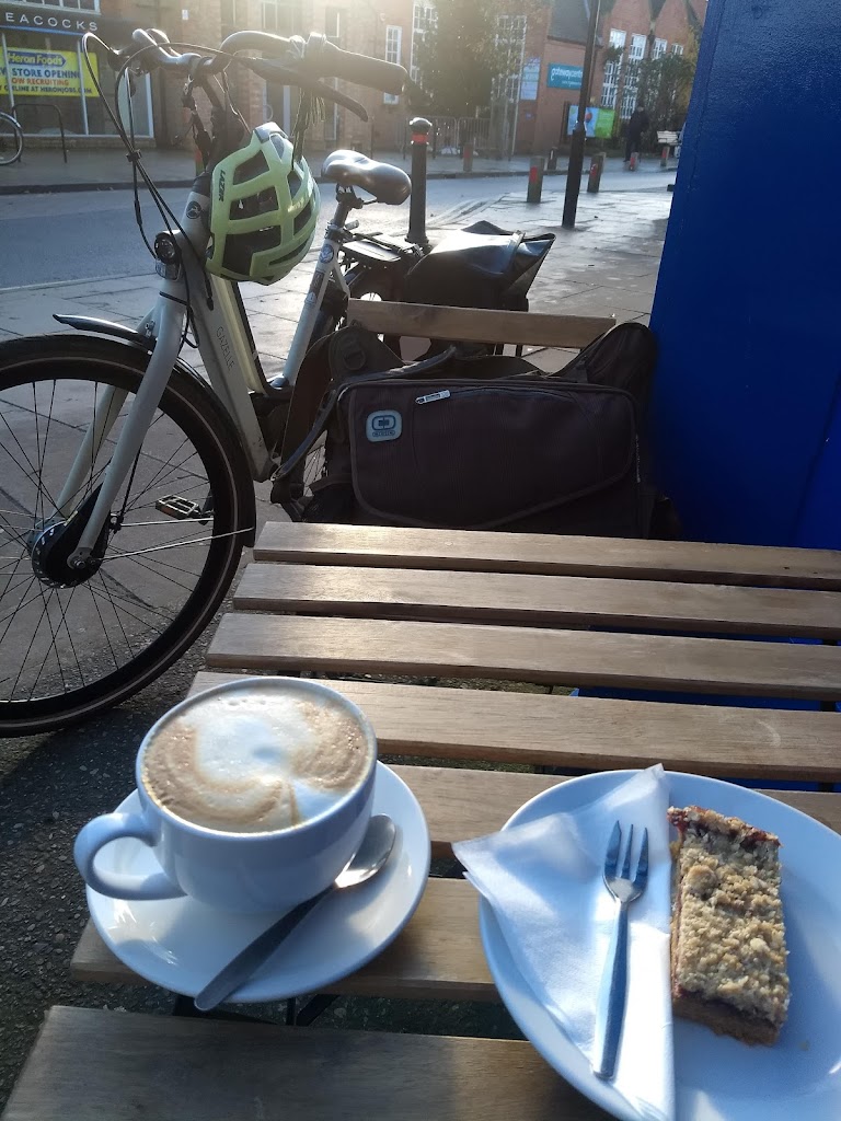 Laughing Llama Coffee & Bistro - Foto 1