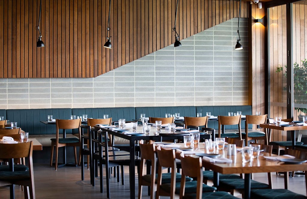 300 Acres Restaurant and Bar