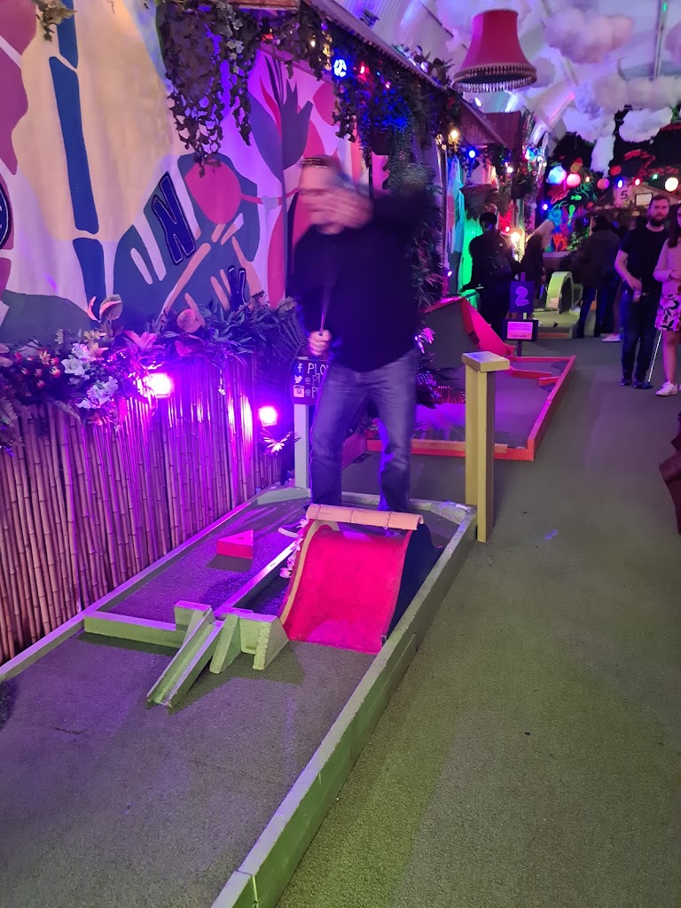 Plonk Crazy Golf - Camden Market - Foto 2