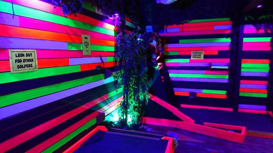 Plonk Crazy Golf - Camden Market - Foto 3