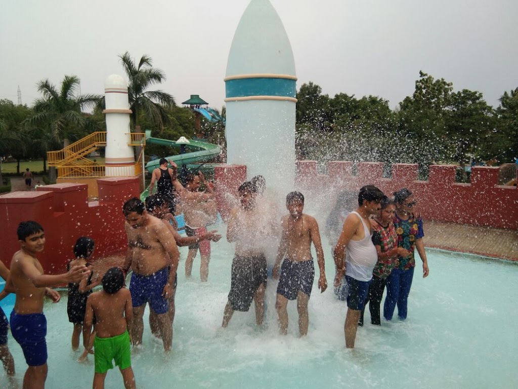 Dolphin Water Park - Foto 1