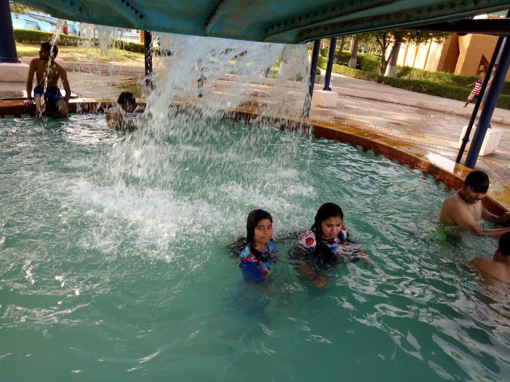 Dolphin Water Park - Foto 1