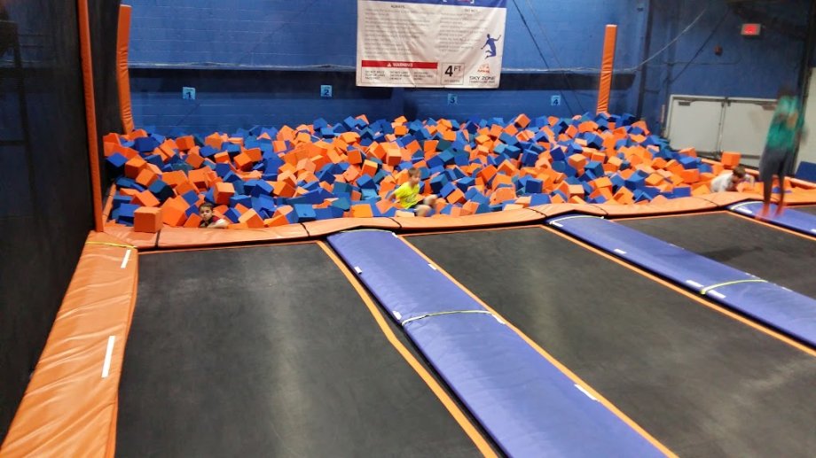Sky Zone Trampoline Park - Foto 4