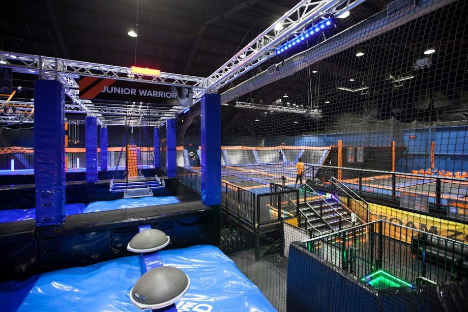 Sky Zone Trampoline Park - Foto 7