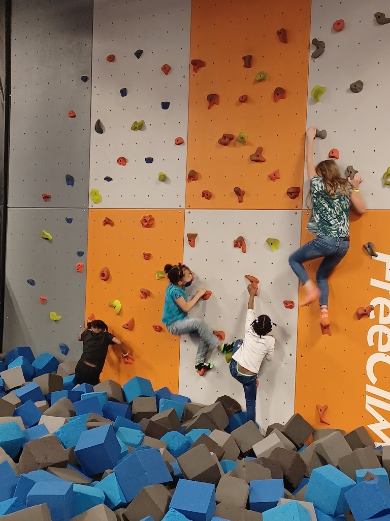 Sky Zone Trampoline Park - Foto 5