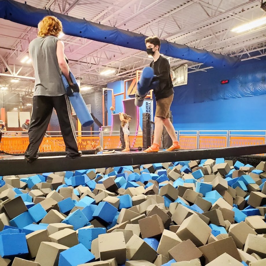 Sky Zone Trampoline Park - Foto 7