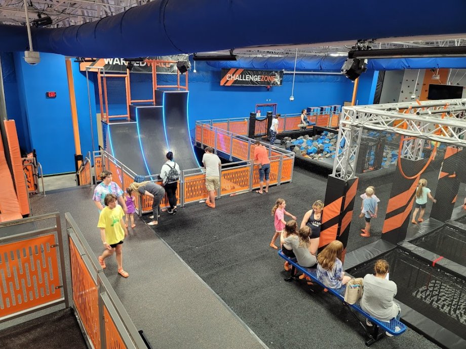 Sky Zone Trampoline Park - Foto 9