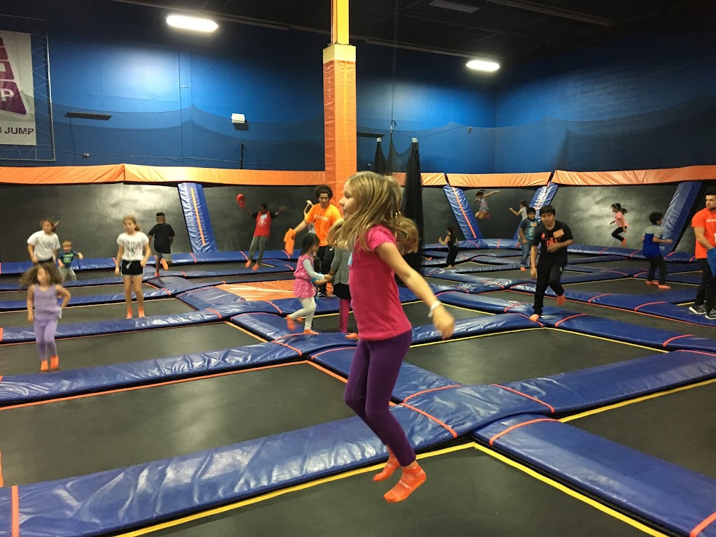 Sky Zone Trampoline Park - Foto 1