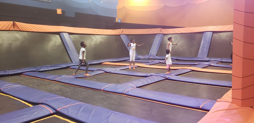 Sky Zone Trampoline Park - Foto 1