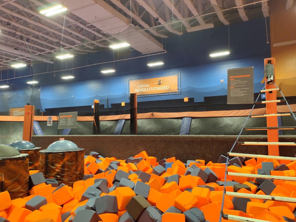 Sky Zone Trampoline Park - Foto 1