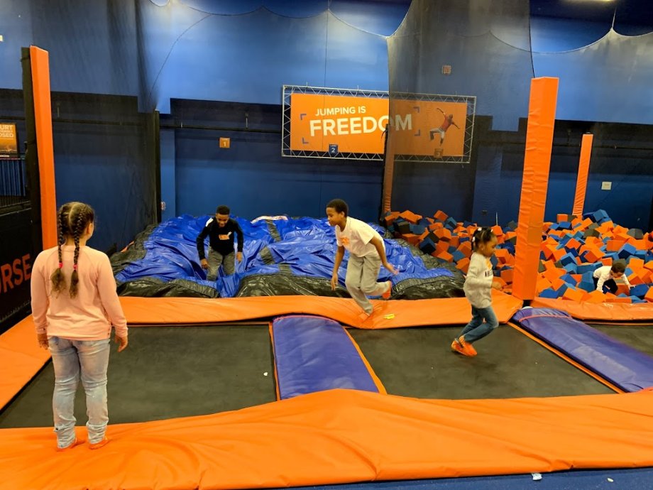 Sky Zone Trampoline Park - Foto 4